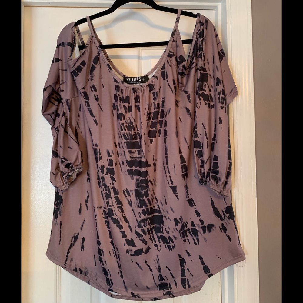 Cold shoulder animal print blouse. Size XL